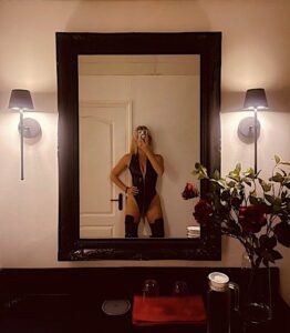 London Dominatrix Mistress Kizumi wearing black latex body suit